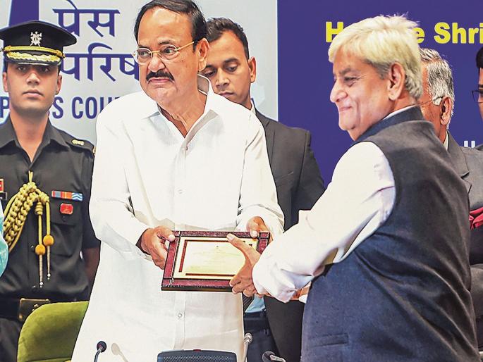'Political parties, business groups' newspapers compromise on values' | 'राजकीय पक्ष, व्यवसायसमूहाच्या वृत्तपत्रांकडून मूल्यांबाबत तडजोड' 'Political parties, business groups' newspapers compromise on values' | 'राजकीय पक्ष, व्यवसायसमूहाच्या वृत्तपत्रांकडून मूल्यांबाबत तडजोड'