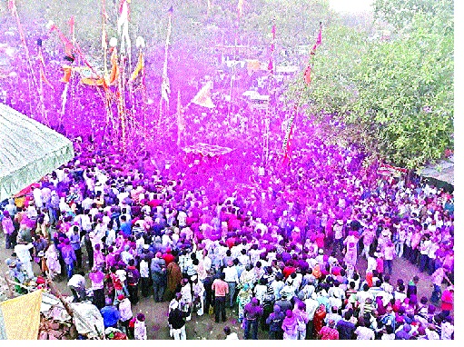 Golam has filed a case against Naikab | गुलाल उधळणीत ‘नाईकबाच्या नावानं चांगभलं’-परराज्यातील सासनकाठ्याही दाखल Golam has filed a case against Naikab | गुलाल उधळणीत ‘नाईकबाच्या नावानं चांगभलं’-परराज्यातील सासनकाठ्याही दाखल