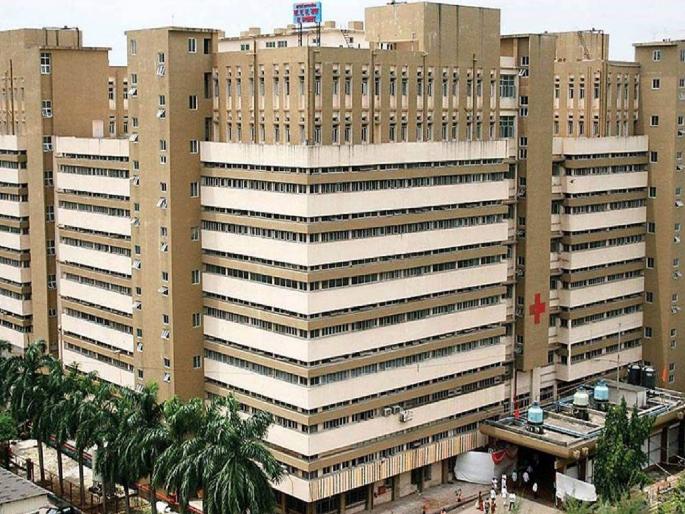 Resident doctors strike power cut in hostels plight of students in nair dental college | नायर दंत रुग्णालयात कामबंद आंदोलन, वसतिगृहात १० दिवसांपासून वीज नाही Resident doctors strike power cut in hostels plight of students in nair dental college | नायर दंत रुग्णालयात कामबंद आंदोलन, वसतिगृहात १० दिवसांपासून वीज नाही