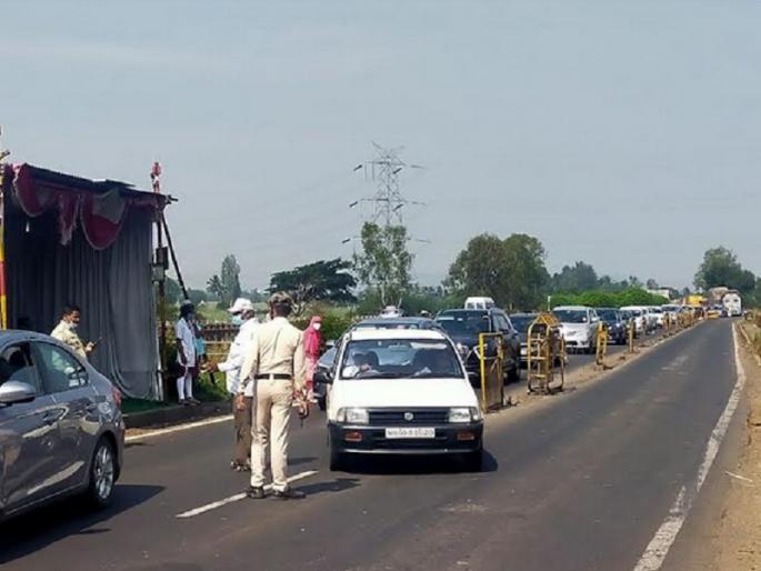 Inspection on the way to Karnataka No inspection when coming to Maharashtra | कर्नाटकात जाताना तपासणी; महाराष्ट्राचे दरवाजे उघडेच ! Inspection on the way to Karnataka No inspection when coming to Maharashtra | कर्नाटकात जाताना तपासणी; महाराष्ट्राचे दरवाजे उघडेच !