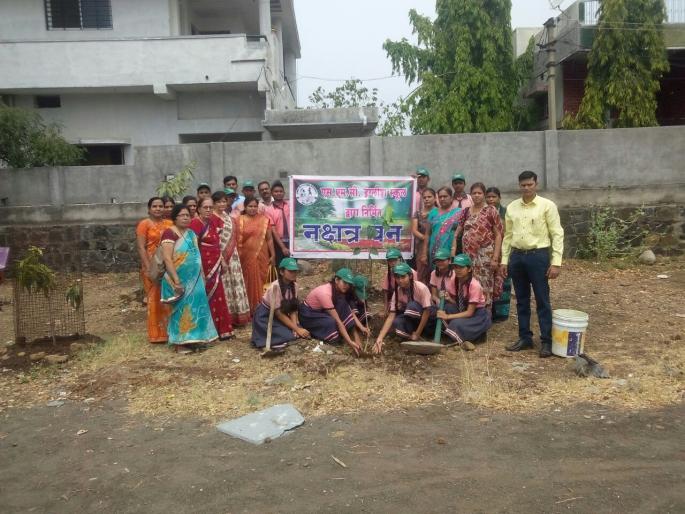 student creat garden washim | पर्यावरण दिनानिमित्त नक्षत्र व राशी उद्यानाची केली निर्मिती student creat garden washim | पर्यावरण दिनानिमित्त नक्षत्र व राशी उद्यानाची केली निर्मिती