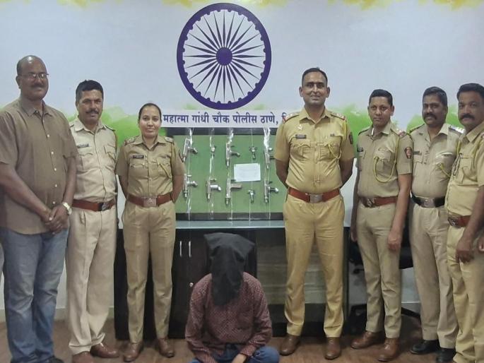 Arrested for stealing expensive faucet from hospital in miraj sangli | Sangli: रुग्णालयातून महागडे नळ चोरणाऱ्यास अटक, चोरीच्या नव्या प्रकाराने पोलीस चक्रावले Arrested for stealing expensive faucet from hospital in miraj sangli | Sangli: रुग्णालयातून महागडे नळ चोरणाऱ्यास अटक, चोरीच्या नव्या प्रकाराने पोलीस चक्रावले