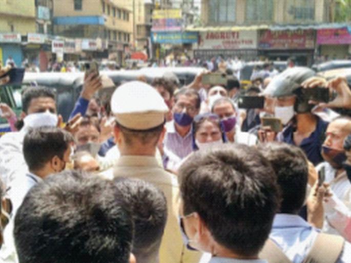 CoronaVirus Lockdown News: Traders protest in Vasai-Virar | CoronaVirus Lockdown News: वसई-विरारमध्ये व्यापाऱ्यांचा आक्रोश CoronaVirus Lockdown News: Traders protest in Vasai-Virar | CoronaVirus Lockdown News: वसई-विरारमध्ये व्यापाऱ्यांचा आक्रोश