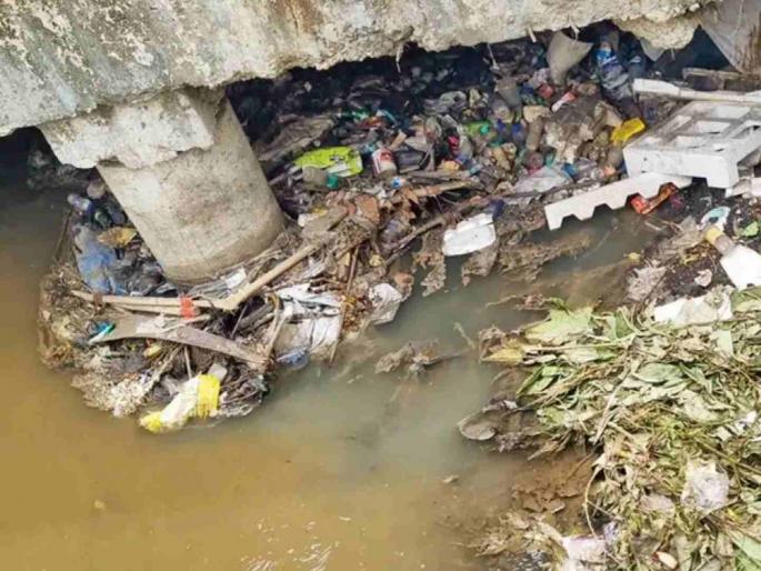 Drain cleaning scam exposed Now should contractors also pay the salaries of officials in Mumbai | मुक्काम पोस्ट, महामुंबई: नालेसफाईची पोलखोल! आता अधिकाऱ्यांचा पगारही ठेकेदारांनी द्यायचा का? Drain cleaning scam exposed Now should contractors also pay the salaries of officials in Mumbai | मुक्काम पोस्ट, महामुंबई: नालेसफाईची पोलखोल! आता अधिकाऱ्यांचा पगारही ठेकेदारांनी द्यायचा का?