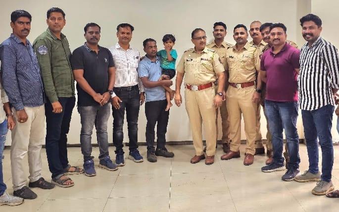 A one and a half year old boy who was abducted for love was rescued by Waliv police within four hours | प्रेमाखातर अपहरण केलेल्या साडे वर्षाच्या मुलाची चार तासातच वालीव पोलिसांनी केली सुटका