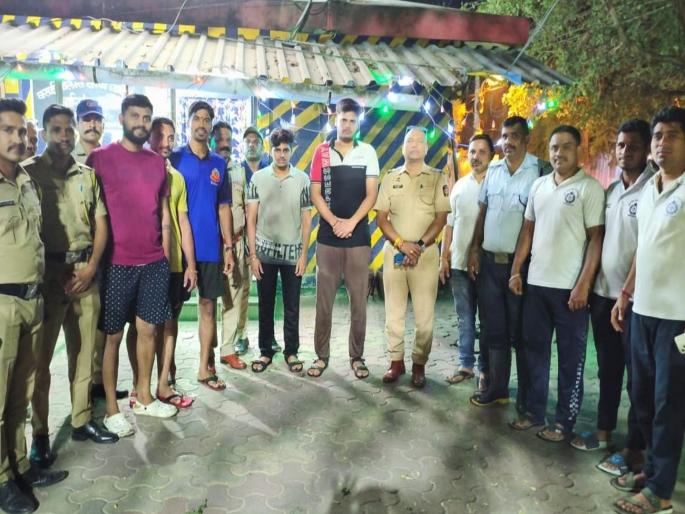 Palghar: Life on Bhuigaon beach, two lives saved by lifeguard | भुईगाव समुद्र किनाऱ्यावर जीव, रक्षकामुळे वाचले दोघांचे प्राण Palghar: Life on Bhuigaon beach, two lives saved by lifeguard | भुईगाव समुद्र किनाऱ्यावर जीव, रक्षकामुळे वाचले दोघांचे प्राण