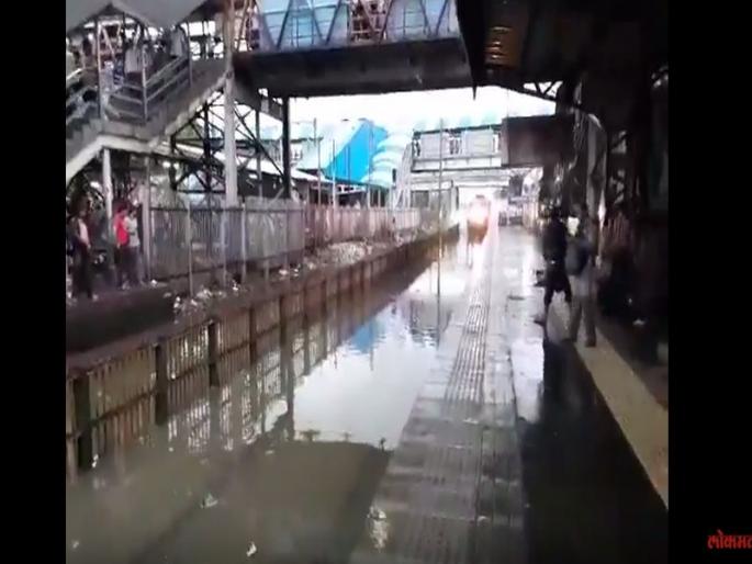 Failure to run Express trains at Nalasopara station: Disciplinary action on Virar station master | नालासोपारा स्थानकात पाणी साचलेल्या रुळांवरुन 'बुलेट'च्या स्पीडनं धावलेल्या एक्स्प्रेसला विरार स्टेशन मास्टर जबाबदार Failure to run Express trains at Nalasopara station: Disciplinary action on Virar station master | नालासोपारा स्थानकात पाणी साचलेल्या रुळांवरुन 'बुलेट'च्या स्पीडनं धावलेल्या एक्स्प्रेसला विरार स्टेशन मास्टर जबाबदार