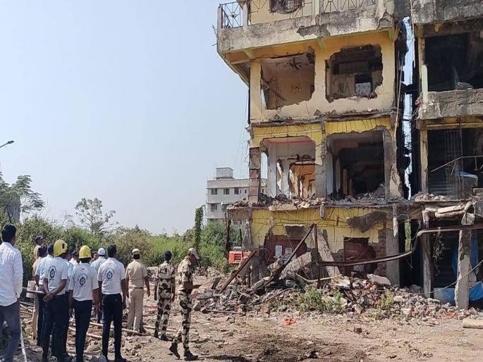 1200 families homeless for 14 years; Municipal Corporation started action against unauthorized buildings in Nalasopara | १४ वर्षांपासून राहणारी १२०० कुटुंबे बेघर; इमारती बांधताना महापालिकेची डोळेझाक का? 1200 families homeless for 14 years; Municipal Corporation started action against unauthorized buildings in Nalasopara | १४ वर्षांपासून राहणारी १२०० कुटुंबे बेघर; इमारती बांधताना महापालिकेची डोळेझाक का?