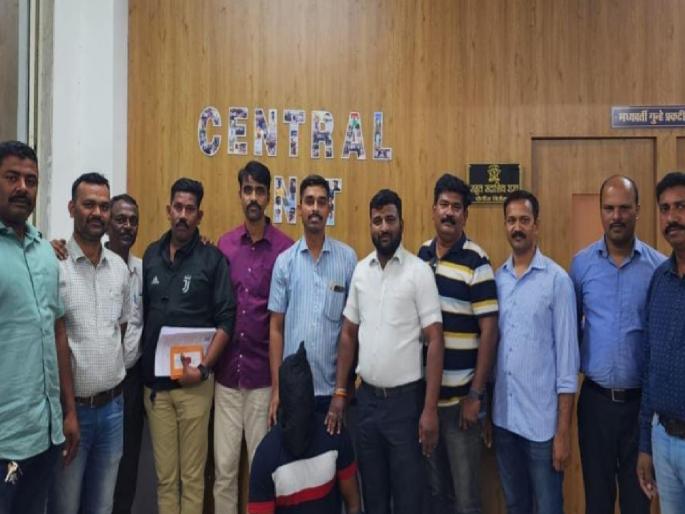 two arrested for stealing gold by cheating in goldsmith shops | सोनाराच्या दुकानांत हातचलाखी करुन सोन्याची चोरी करणाऱ्या दुकलीला अटक two arrested for stealing gold by cheating in goldsmith shops | सोनाराच्या दुकानांत हातचलाखी करुन सोन्याची चोरी करणाऱ्या दुकलीला अटक