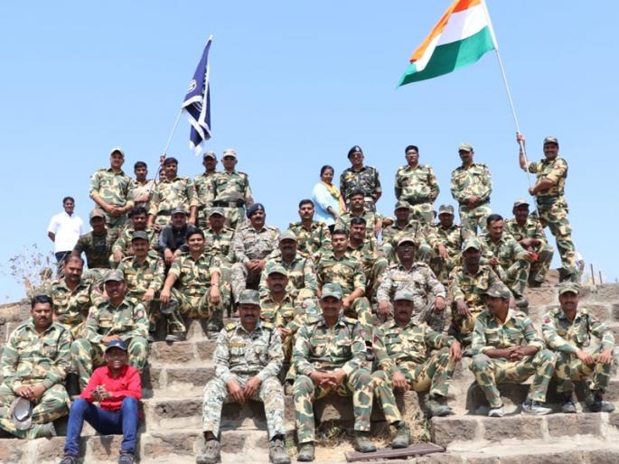 Trekking and sanitation by the personnel of the state reserve police force | राज्य राखीव पोलीस दलातील जवानांनी केले ट्रेकिंग अन् स्वच्छता Trekking and sanitation by the personnel of the state reserve police force | राज्य राखीव पोलीस दलातील जवानांनी केले ट्रेकिंग अन् स्वच्छता