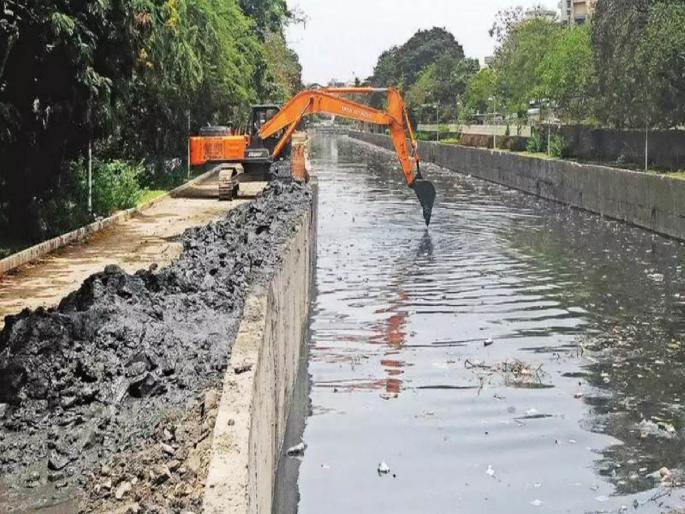 About crores of drains will be cleaned by the municipal Corporation in mumbai in this year | महापालिकेकडून यंदाही होणार कोट्यवधींची नालेसफाई; पूर्व उपनगरासाठी ७९ कोटींची निविदा About crores of drains will be cleaned by the municipal Corporation in mumbai in this year | महापालिकेकडून यंदाही होणार कोट्यवधींची नालेसफाई; पूर्व उपनगरासाठी ७९ कोटींची निविदा
