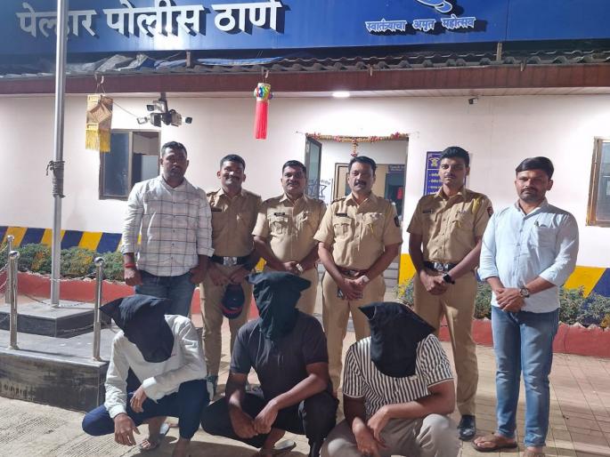 Gang arrested for stealing batteries from mobile phone towers | मोबाईल फोन टॉवरच्या बॅटऱ्या चोरणाऱ्या टोळीला अटक