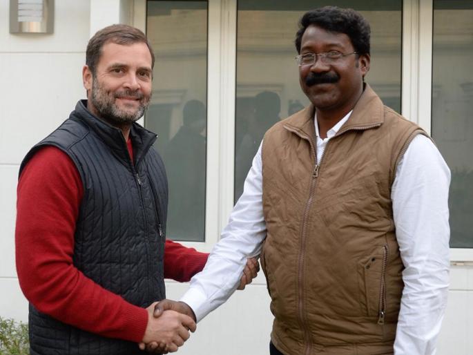 congress mla claims that to topple hemant soren govt he got offered rs 1 crore and ministry | “सरकार पाडण्यासाठी १ कोटी आणि मंत्रिपदाची ऑफर दिली होती”; काँग्रेस आमदाराचा मोठा दावा congress mla claims that to topple hemant soren govt he got offered rs 1 crore and ministry | “सरकार पाडण्यासाठी १ कोटी आणि मंत्रिपदाची ऑफर दिली होती”; काँग्रेस आमदाराचा मोठा दावा