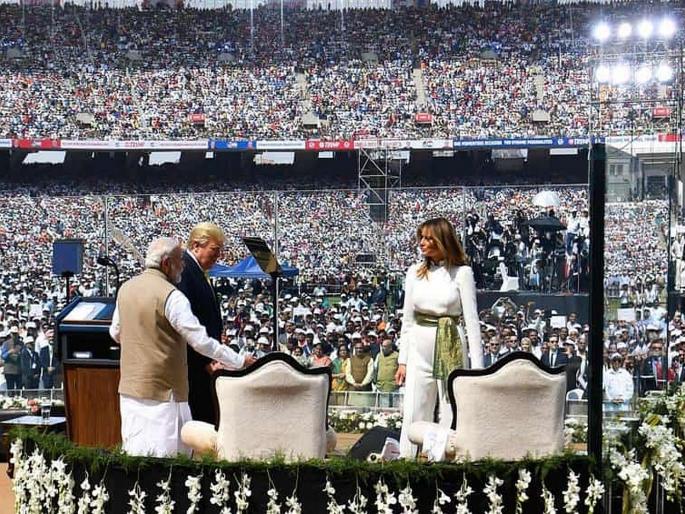 Donald Trump Visit: Modi delivered a big message by placing only two chairs on the platform | Donald Trump Visit: किस्सा कुर्सी का; व्यासपीठावराच्या दोन खुर्च्यांमधून मोदींनी दिला मोठा संदेश Donald Trump Visit: Modi delivered a big message by placing only two chairs on the platform | Donald Trump Visit: किस्सा कुर्सी का; व्यासपीठावराच्या दोन खुर्च्यांमधून मोदींनी दिला मोठा संदेश