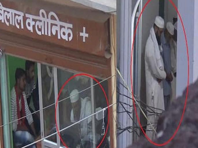 in uttar pradesh corona positive doctor is treating people of without mask and also paid collective namaz | CoronaVirus News: कोरोना पॉझिटिव्ह डॉक्टर विनामास्क फिरला; रुग्ण तपासले, सामूदायिक नमाजाला गेला in uttar pradesh corona positive doctor is treating people of without mask and also paid collective namaz | CoronaVirus News: कोरोना पॉझिटिव्ह डॉक्टर विनामास्क फिरला; रुग्ण तपासले, सामूदायिक नमाजाला गेला