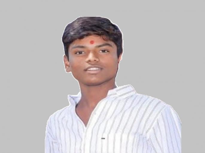 Rushed as a truck was coming, iron ladder stuck directly to an electric wire, young man dies | ट्रक येत असल्याने घाई केली, लोखंडी शिडी थेट विद्युत वाहिनीला चिकटली, तरुणाचा मृत्यू Rushed as a truck was coming, iron ladder stuck directly to an electric wire, young man dies | ट्रक येत असल्याने घाई केली, लोखंडी शिडी थेट विद्युत वाहिनीला चिकटली, तरुणाचा मृत्यू