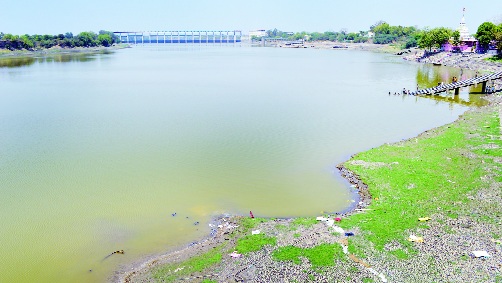 Patrolling on Vishnurupuri's water | विष्णूृपुरीच्या पाण्यावर पथकांची गस्त