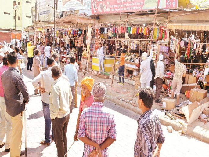 Hammer on many years of encroachment in Nanded Gurudwara area | नांदेड गुरुद्वारा परिसरातील अनेक वर्षांपासूनच्या अतिक्रमणावर हातोडा