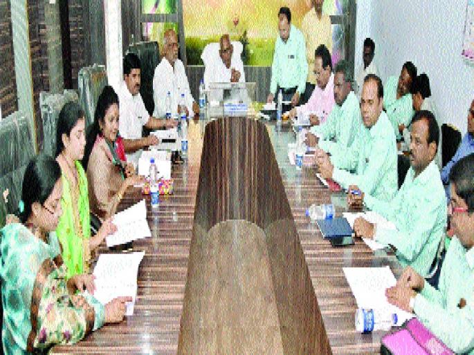 To accommodate additional teachers taking eight days | अतिरिक्त शिक्षकांना आठ दिवसांत घेणार सामावून To accommodate additional teachers taking eight days | अतिरिक्त शिक्षकांना आठ दिवसांत घेणार सामावून