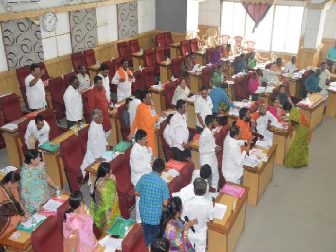 After the confusion, approval of the JIPA budget | गोंधळानंतर जि़प़च्या अर्थसंकल्पाला मंजुरी After the confusion, approval of the JIPA budget | गोंधळानंतर जि़प़च्या अर्थसंकल्पाला मंजुरी