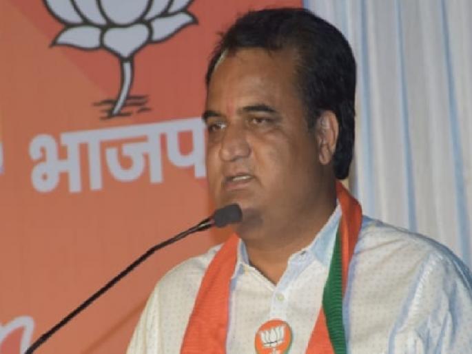 Dadagiri will not leave without hitting the foot; Controversial statement of BJP candidate Satyajit Kadam | दादागिरी केल्यास पायताणाने हाणल्याशिवाय सोडणार नाही; भाजप उमेदवार सत्यजित कदमांचे वादग्रस्त वक्तव्य Dadagiri will not leave without hitting the foot; Controversial statement of BJP candidate Satyajit Kadam | दादागिरी केल्यास पायताणाने हाणल्याशिवाय सोडणार नाही; भाजप उमेदवार सत्यजित कदमांचे वादग्रस्त वक्तव्य