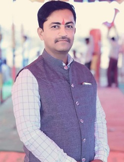 The teacher on the blockade was crushed by the truck | नाकाबंदीवरील शिक्षकाला ट्रकने चिरडले The teacher on the blockade was crushed by the truck | नाकाबंदीवरील शिक्षकाला ट्रकने चिरडले