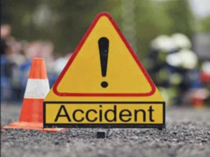 Accident of driver one injured after speeding rickshaw overturns in nandurbar | भरधाव रिक्षा उलटल्याने चालक ठार, एकजण जखमी Accident of driver one injured after speeding rickshaw overturns in nandurbar | भरधाव रिक्षा उलटल्याने चालक ठार, एकजण जखमी