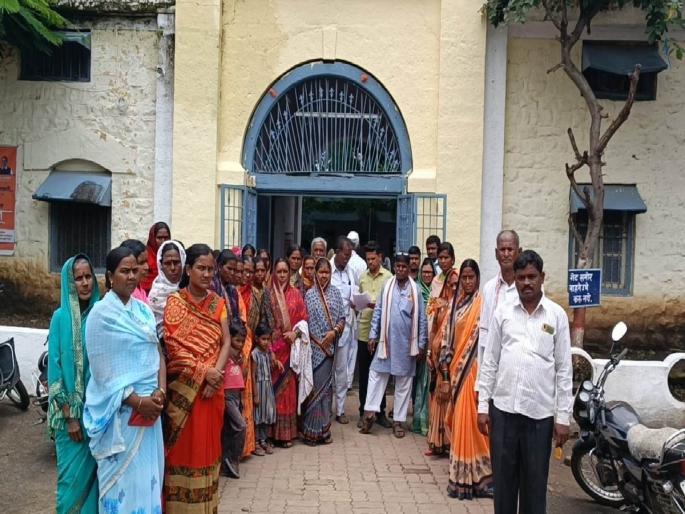 Attack on tehsil office to remove encroachment! | अतिक्रमण काढण्यासाठी तहसील कार्यालयावर धडक! Attack on tehsil office to remove encroachment! | अतिक्रमण काढण्यासाठी तहसील कार्यालयावर धडक!