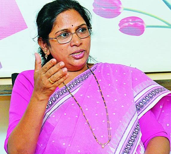 Former mayor Nanda Jichkar fined Rs 5,000 | माजी महापौर नंदा जिचकार यांना पाच हजारांचा दंड