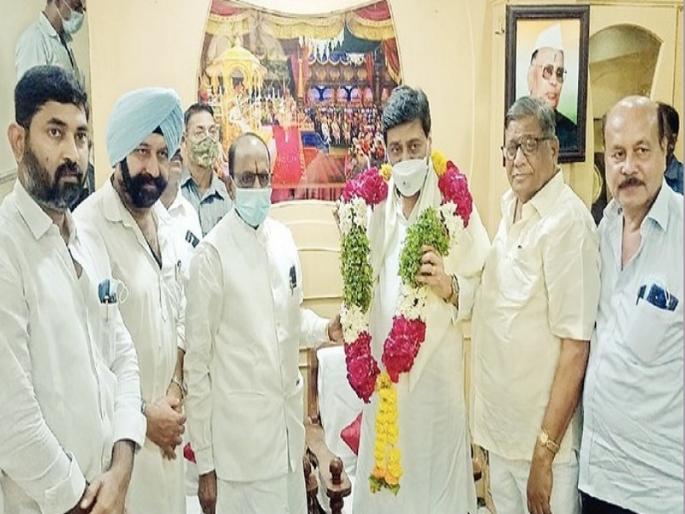 Thanks to Deglaur by-election; Ashokrao Chavhan and Bhaskarrao Patil Khatgaonkar reunited after 12 yrs | देगलूर पोटनिवडणूक पावली; दुरावलेल्या भाऊजी-मेहुण्यांचे एक तपानंतर मनोमिलन Thanks to Deglaur by-election; Ashokrao Chavhan and Bhaskarrao Patil Khatgaonkar reunited after 12 yrs | देगलूर पोटनिवडणूक पावली; दुरावलेल्या भाऊजी-मेहुण्यांचे एक तपानंतर मनोमिलन