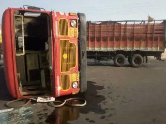 Nanded - Deglur bus accident near Dhanegaon Bypass; Both were seriously injured | नांदेड - देगलूर बसला धनेगाव बायपासजवळ अपघात; दोघे गंभीर जखमी 