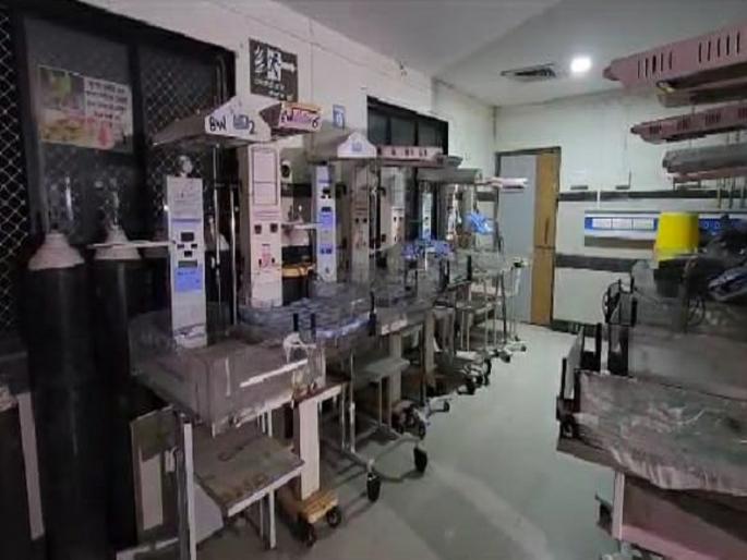 Two nurses for 72 critically ill children; A shocking picture from a hospital in Nanded | ७२ अत्यवस्थ बालकांसाठी दोन परिचारिका; नांदेडच्या रुग्णालयातील विदारक चित्र Two nurses for 72 critically ill children; A shocking picture from a hospital in Nanded | ७२ अत्यवस्थ बालकांसाठी दोन परिचारिका; नांदेडच्या रुग्णालयातील विदारक चित्र