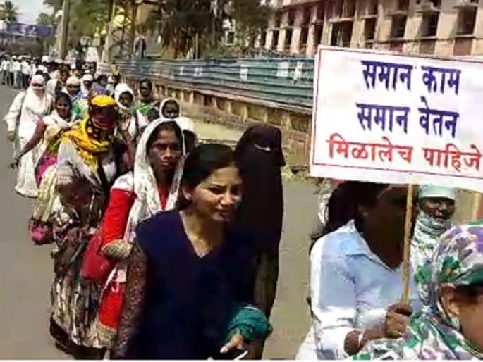 In Nanded district contract workers rally on collector's office | नांदेड जिल्ह्यातील कंत्राटी कर्मचार्‍यांचा जिल्हाधिकारी कार्यालयावर मोर्चा