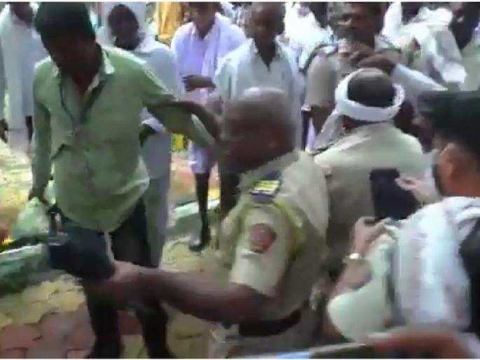 Attempts by farmers to self-immolate in exchange for acquired land | संपादित जमिनीच्या मोबदल्यासाठी शेतकऱ्यांचा आत्मदहनाचा प्रयत्न Attempts by farmers to self-immolate in exchange for acquired land | संपादित जमिनीच्या मोबदल्यासाठी शेतकऱ्यांचा आत्मदहनाचा प्रयत्न