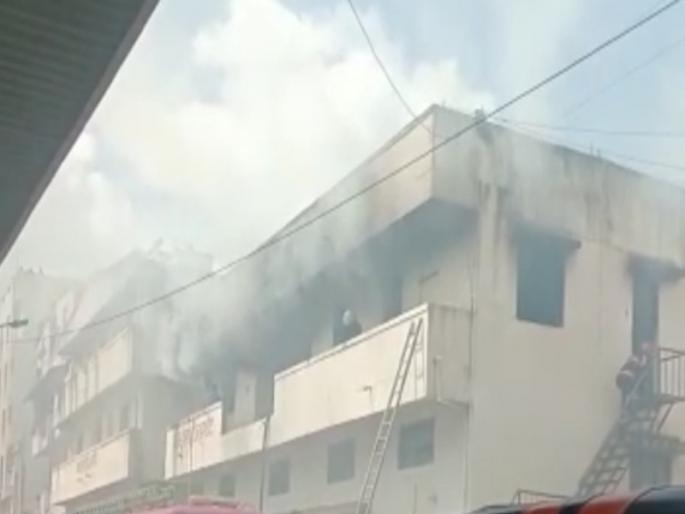 A fire broke out at a company near Nanded fork on Sinhagad road in Pune; Death of one | पुण्यात सिंहगड रस्त्यावरील नांदेड फाटाजवळील कंपनीला भीषण आग; एकाचा मृत्यू, आणखी मृतांचा आकडा वाढण्याची शक्यता A fire broke out at a company near Nanded fork on Sinhagad road in Pune; Death of one | पुण्यात सिंहगड रस्त्यावरील नांदेड फाटाजवळील कंपनीला भीषण आग; एकाचा मृत्यू, आणखी मृतांचा आकडा वाढण्याची शक्यता
