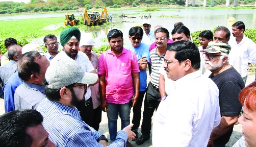 Prevention of preventive measures in villages along river banks in Nanded district | नांदेड जिल्ह्यातील नदीकाठच्या गावांत साथरोग प्रतिबंधात्मक उपाययोजना Prevention of preventive measures in villages along river banks in Nanded district | नांदेड जिल्ह्यातील नदीकाठच्या गावांत साथरोग प्रतिबंधात्मक उपाययोजना