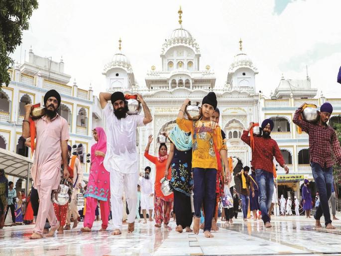 Thousands of devotees participate in Takhtsnan at Sachkhand Gurudwara Nanded | सचखंड गुरुद्वारा येथील तख्तस्नानात हजारो भाविकांचा सहभाग Thousands of devotees participate in Takhtsnan at Sachkhand Gurudwara Nanded | सचखंड गुरुद्वारा येथील तख्तस्नानात हजारो भाविकांचा सहभाग