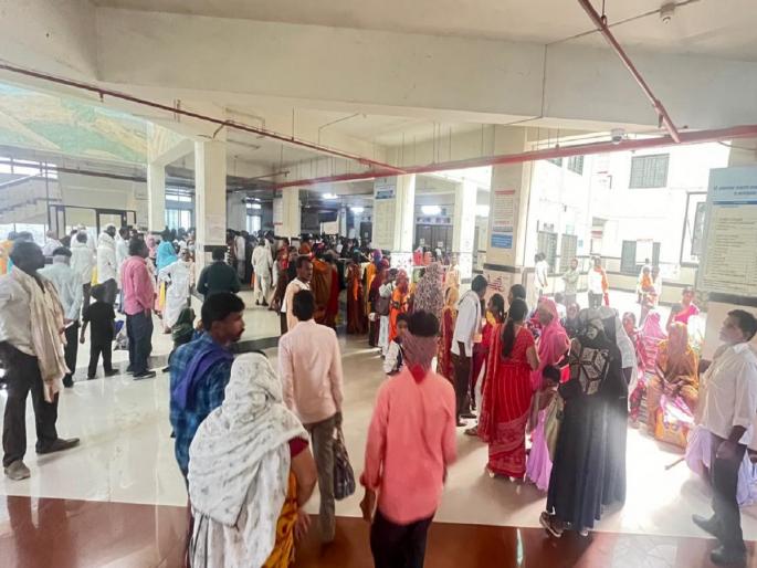 Minister sir, where is the medicine? Argument between patients' relatives and doctors due to false claim... | मंत्री साहेब, कुठंय औषधी? खोट्या दाव्याने रूग्णांचे नातेवाईक अन् डॉक्टरांमध्ये होतोय वाद... Minister sir, where is the medicine? Argument between patients' relatives and doctors due to false claim... | मंत्री साहेब, कुठंय औषधी? खोट्या दाव्याने रूग्णांचे नातेवाईक अन् डॉक्टरांमध्ये होतोय वाद...