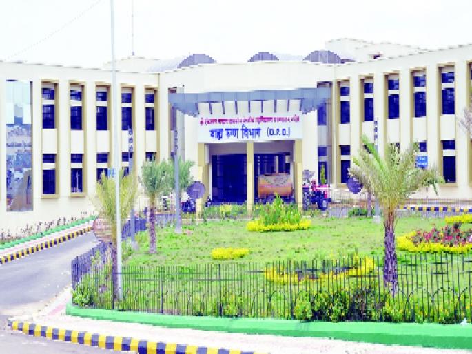 Due to the cooling of water and funding | पाण्याचा ठणठणाट अन् निधी खर्चाचा दुष्काळ