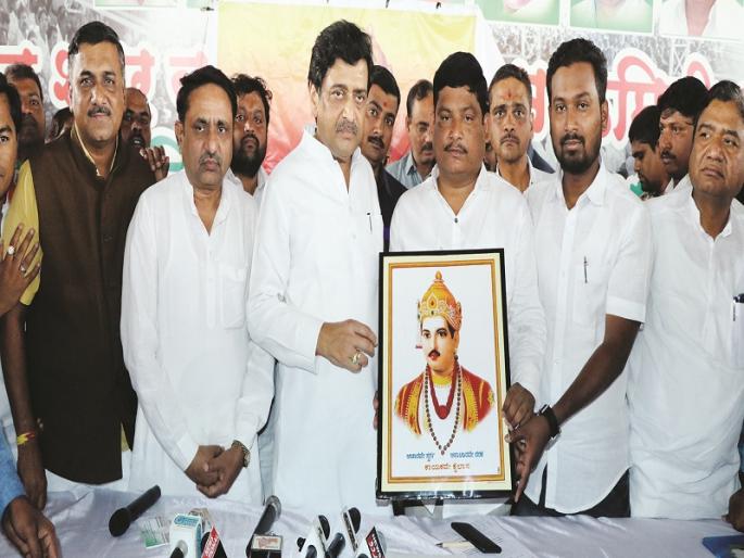 Lok Sabha Election 2019 : Congress's written affidavit to give minorities rights to Lingayat | Lok Sabha Election 2019 : लिंगायतांना अल्पसंख्यांकाचा दर्जा देण्याची काँग्रेसची लेखी ग्वाही Lok Sabha Election 2019 : Congress's written affidavit to give minorities rights to Lingayat | Lok Sabha Election 2019 : लिंगायतांना अल्पसंख्यांकाचा दर्जा देण्याची काँग्रेसची लेखी ग्वाही