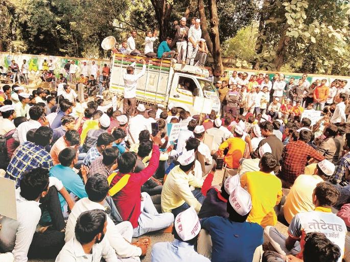 Students' aakrosh march against Mahaportal; Thousands of students on the streets in Nanded | महापोर्टलविरोधात विद्यार्थ्यांचा 'आक्रोश'; नांदेडात हजारो विद्यार्थी रस्त्यावर Students' aakrosh march against Mahaportal; Thousands of students on the streets in Nanded | महापोर्टलविरोधात विद्यार्थ्यांचा 'आक्रोश'; नांदेडात हजारो विद्यार्थी रस्त्यावर