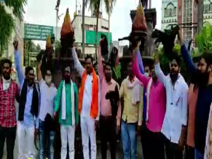 Postponement of Maratha reservation; strong protests against the state government in Nanded | मराठा आरक्षणास स्थगिती; नांदेडमध्ये राज्य सरकार विरोधात जोरदार निदर्शने Postponement of Maratha reservation; strong protests against the state government in Nanded | मराठा आरक्षणास स्थगिती; नांदेडमध्ये राज्य सरकार विरोधात जोरदार निदर्शने