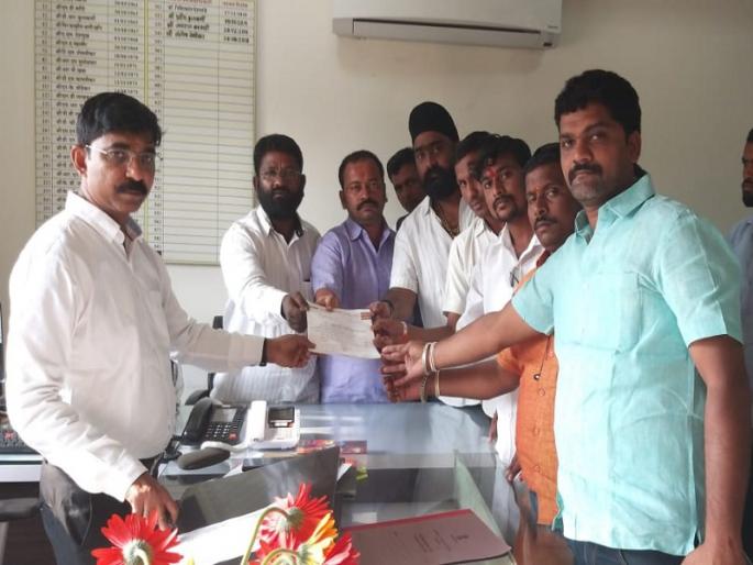 Implement effective drought measures in Nanded district; Demand from MNS to District Collector | नांदेड जिल्ह्यात दुष्काळी उपाययोजनांची प्रभावी अंमलबजावणी करा; मनसेची जिल्हाधिकार्यांकडे निवेदनाद्वारे मागणी Implement effective drought measures in Nanded district; Demand from MNS to District Collector | नांदेड जिल्ह्यात दुष्काळी उपाययोजनांची प्रभावी अंमलबजावणी करा; मनसेची जिल्हाधिकार्यांकडे निवेदनाद्वारे मागणी