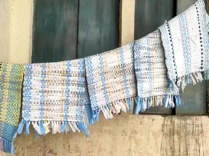 Be careful! the mat made by recycling masks are In market for sale | सावधान ! मास्कचे रिसायकलिंगकरून बनवलेल्या मॅट बाजारात Be careful! the mat made by recycling masks are In market for sale | सावधान ! मास्कचे रिसायकलिंगकरून बनवलेल्या मॅट बाजारात