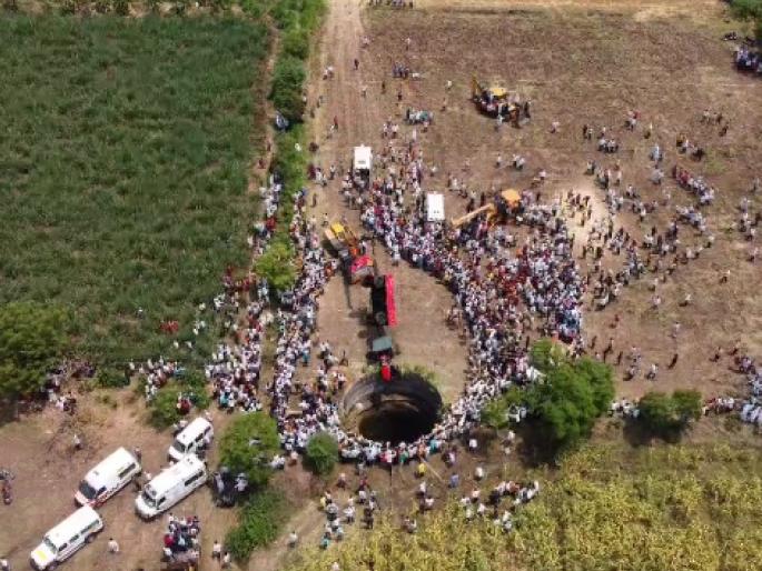 Nanded Tractor Accident: Rescue operation lasted for six hours; Administration's tireless efforts with the help of villagers | Nanded Accident: विहिरीत ट्रॅक्टर झाले गडप, तब्बल सहा तास चालले रेस्क्यू ऑपरेशन Nanded Tractor Accident: Rescue operation lasted for six hours; Administration's tireless efforts with the help of villagers | Nanded Accident: विहिरीत ट्रॅक्टर झाले गडप, तब्बल सहा तास चालले रेस्क्यू ऑपरेशन