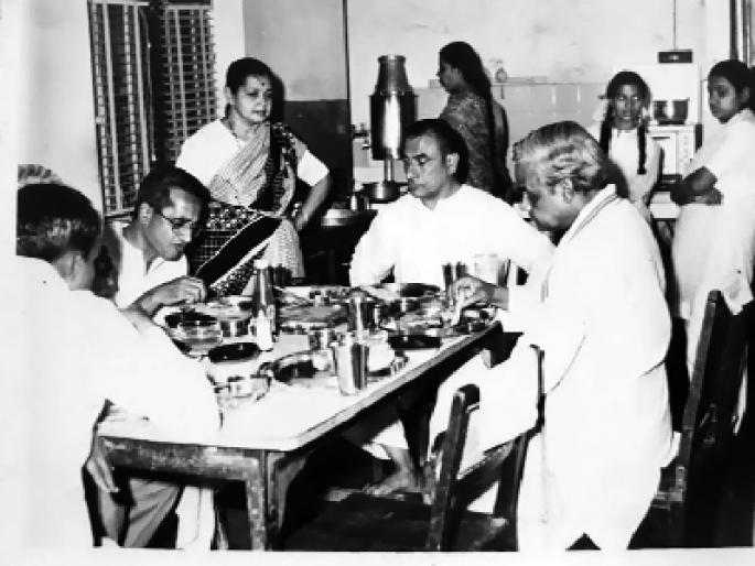 First Nanded Tour in 1982 for Atal Bihari Vajpayee's Advancement | अटलबिहारी वाजपेयींचा पक्षवाढीसाठी १९८२ मध्ये पहिला नांदेड दौरा First Nanded Tour in 1982 for Atal Bihari Vajpayee's Advancement | अटलबिहारी वाजपेयींचा पक्षवाढीसाठी १९८२ मध्ये पहिला नांदेड दौरा