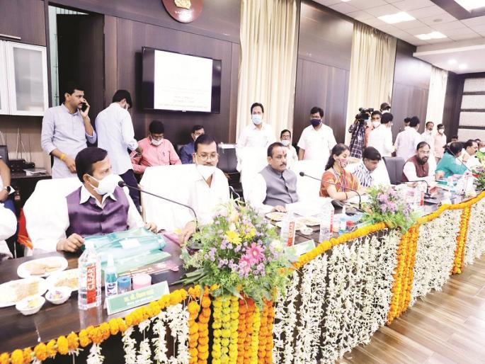 The Panchayat Raj Committee angry on Nanded district administration | सूचना देऊनही सुनावणी इन-कॅमेरा नव्हती;पंचायतराज समितीने जिल्हा प्रशासनाला धरले धारेवर The Panchayat Raj Committee angry on Nanded district administration | सूचना देऊनही सुनावणी इन-कॅमेरा नव्हती;पंचायतराज समितीने जिल्हा प्रशासनाला धरले धारेवर