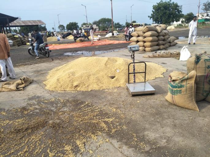 heavy rain in nandura | पावसाने उडवली नांदूरेकरांची धांदल