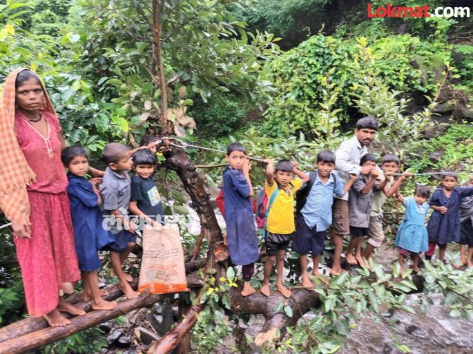 The students' grief was seen; the administration's eyes were opened | विद्यार्थ्यांचे दु:ख दिसले; प्रशासनाचे डोळे उघडले, लोकमतने कालच दिली होती बातमी The students' grief was seen; the administration's eyes were opened | विद्यार्थ्यांचे दु:ख दिसले; प्रशासनाचे डोळे उघडले, लोकमतने कालच दिली होती बातमी