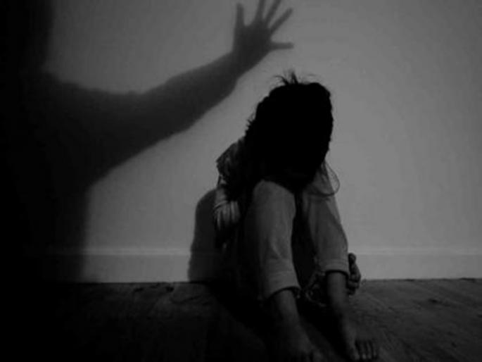 Badlapur incident in another city of Maharashtra 5th class girl molested by cleaner | महाराष्ट्रातील आणखी एका शहरात ‘बदलापूर’; सफाई कर्मचाऱ्याकडून पाचवीतील मुलीचा विनयभंग Badlapur incident in another city of Maharashtra 5th class girl molested by cleaner | महाराष्ट्रातील आणखी एका शहरात ‘बदलापूर’; सफाई कर्मचाऱ्याकडून पाचवीतील मुलीचा विनयभंग